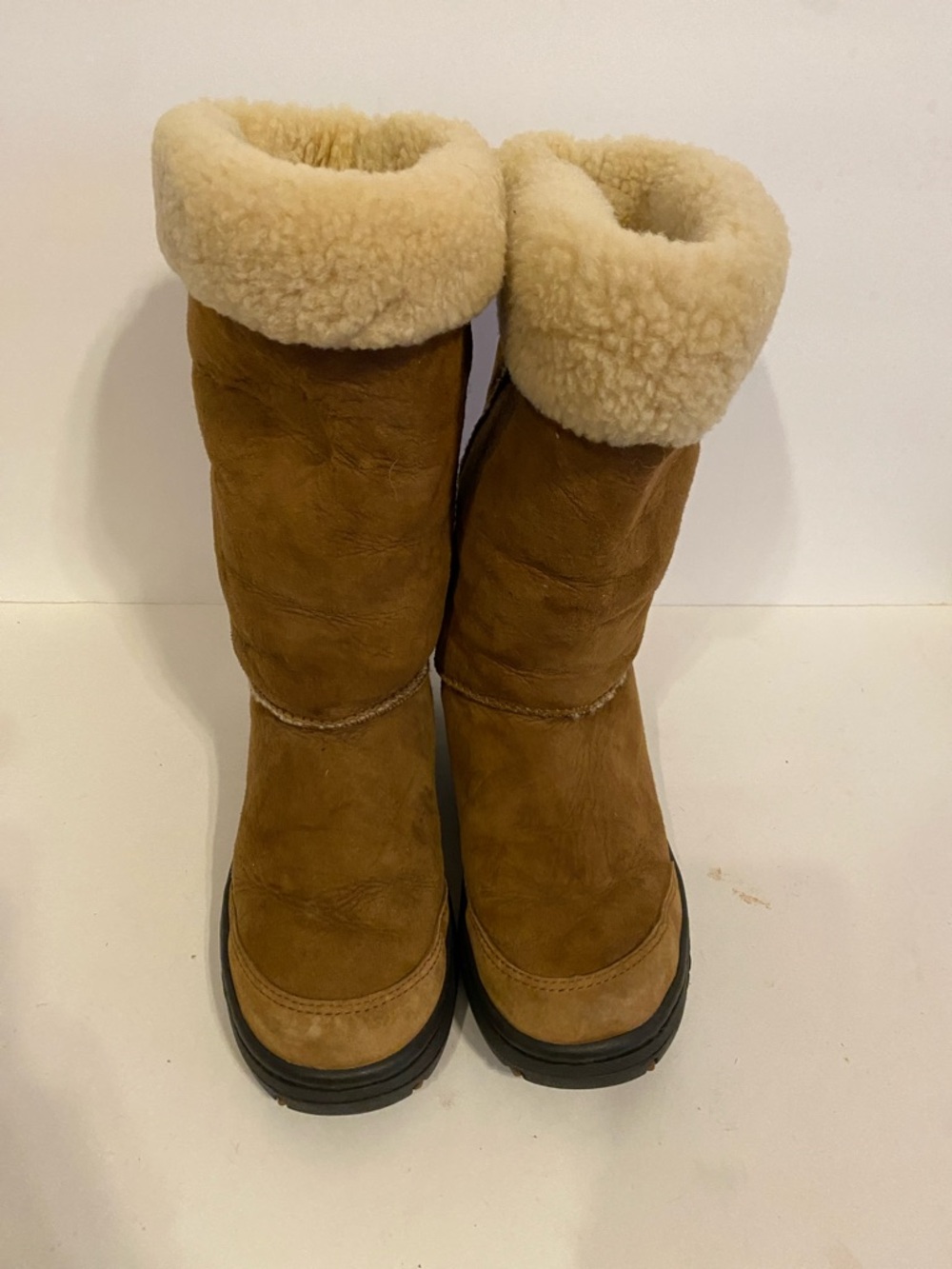 UGG Australia Brown Leather Sheepskin Cuff Boots Women's Size 8 - Picture 2 of 11